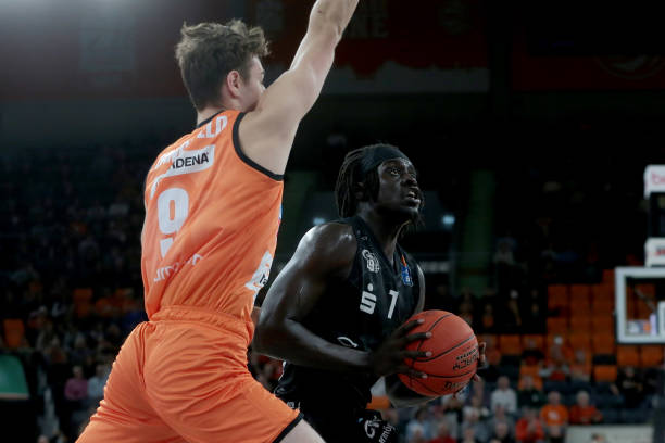 也是伯恩茅 也是伯恩茅