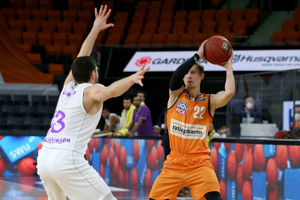 与狮吼队尚 与狮吼队尚